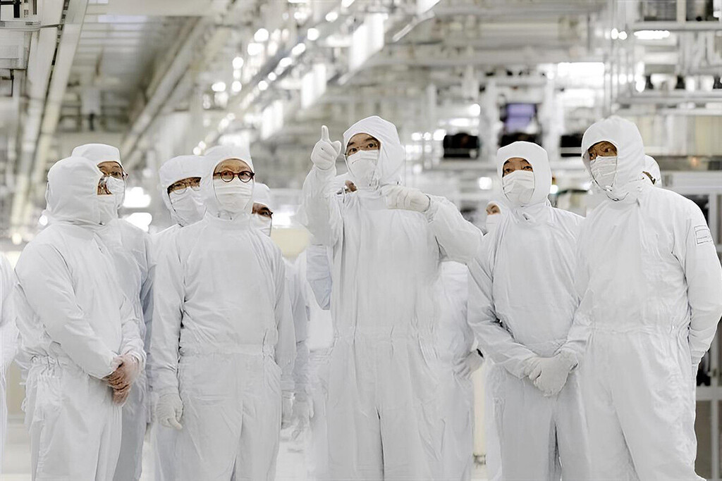 Samsung se asomaba al abismo con la filial que fabrica sus chips. Una empresa inesperaha llegado en su rescate: Tesla