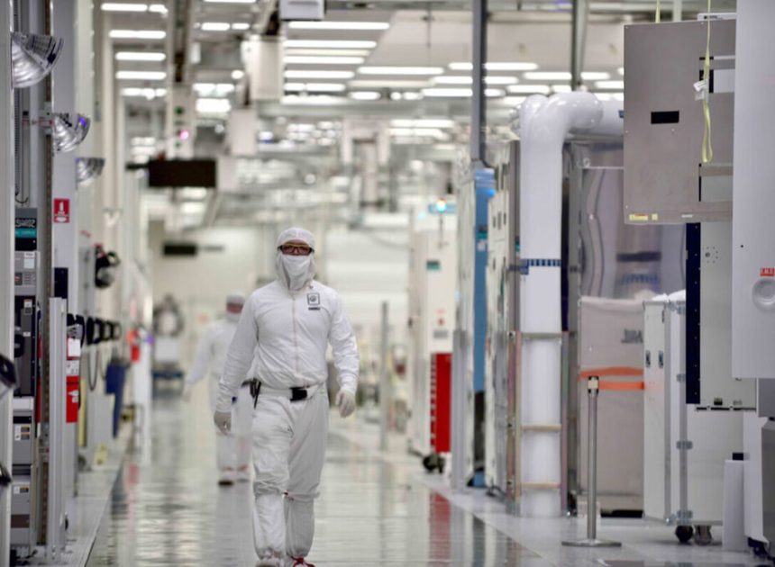 EEUU no va a permitir que Intel caiga en plena confrontación con China. El Gobierno tiene un plan para impedirlo