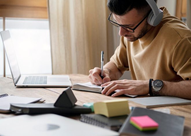 Desarrollo web, inteligencia artificial, ciberseguridad y más: cinco cursos con titulación para estudiar online o presencial